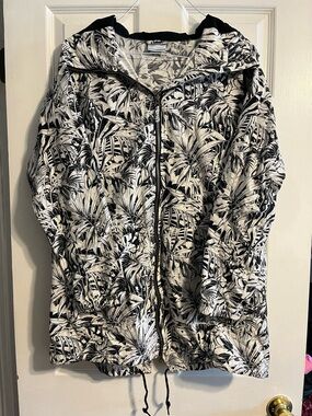 Columbia Women’s Castlewood Canyon Jacket Size L - Black & White Tropical Floral